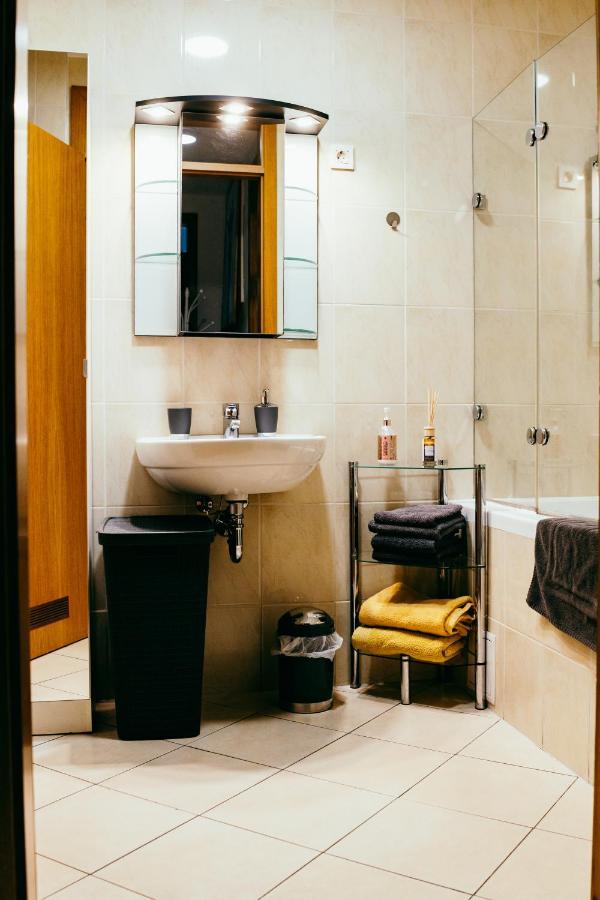 Hermes Apartment & 2 Free Garage Secured Parkings Ljubljana Bagian luar foto