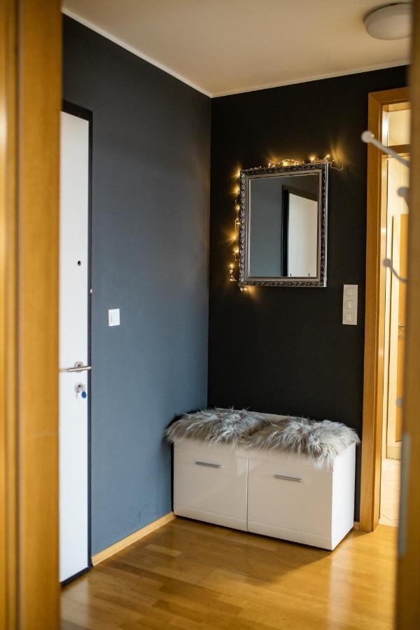 Hermes Apartment & 2 Free Garage Secured Parkings Ljubljana Bagian luar foto